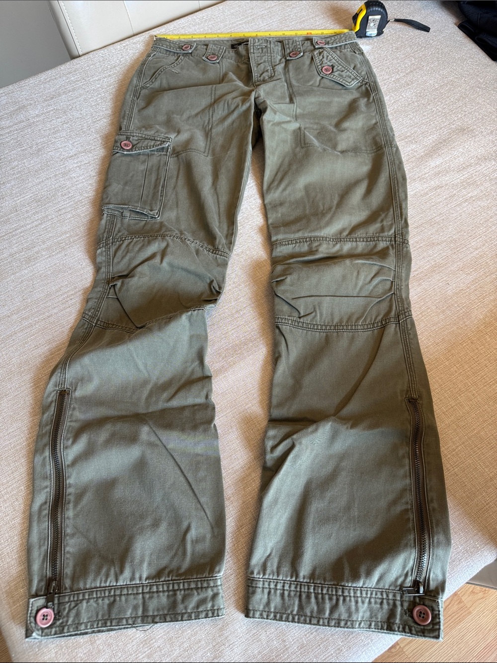 DKNY Jeans- Low rise Straight-Leg Cargo Pants